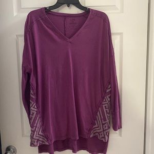 WOMEN’S MAGENTA LIFE IS GOOD LONG SLEEVE TEE, SIZE MEDIUM.